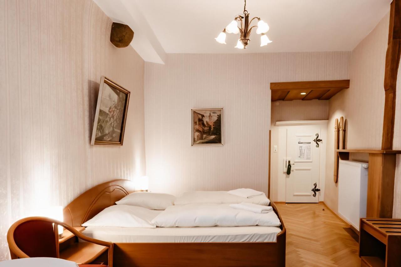 Hotel-Gasthof Goldener Greifen Rothenburg ob der Tauber Exterior photo