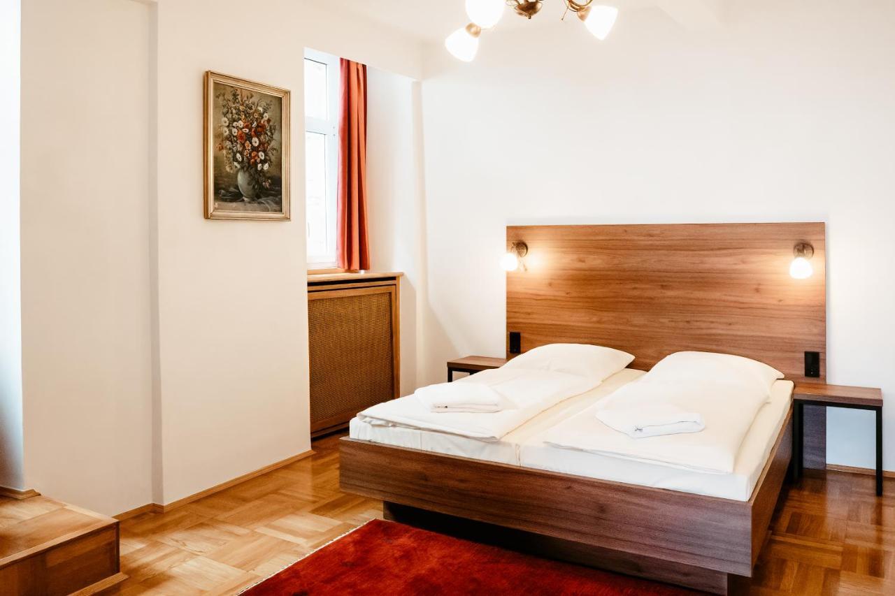 Hotel-Gasthof Goldener Greifen Rothenburg ob der Tauber Exterior photo